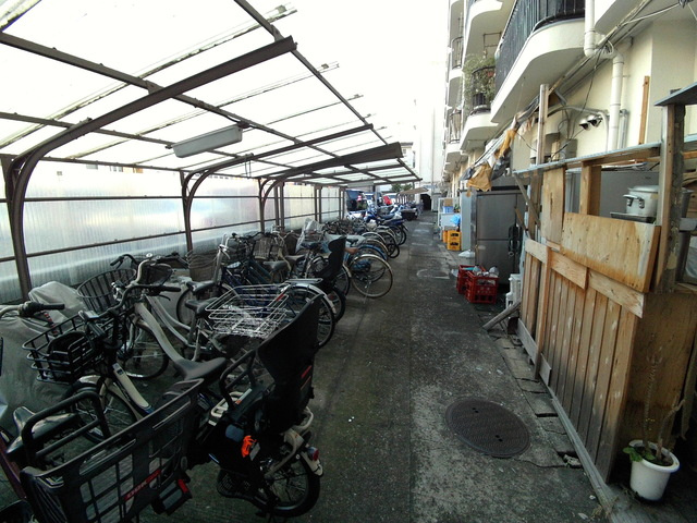 サムティ青木の駐車場