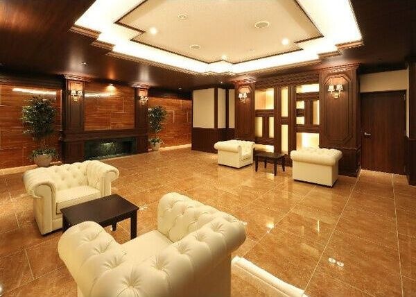 ORSUS新大阪(旧プレジオ新大阪ROUGE)のエントランス