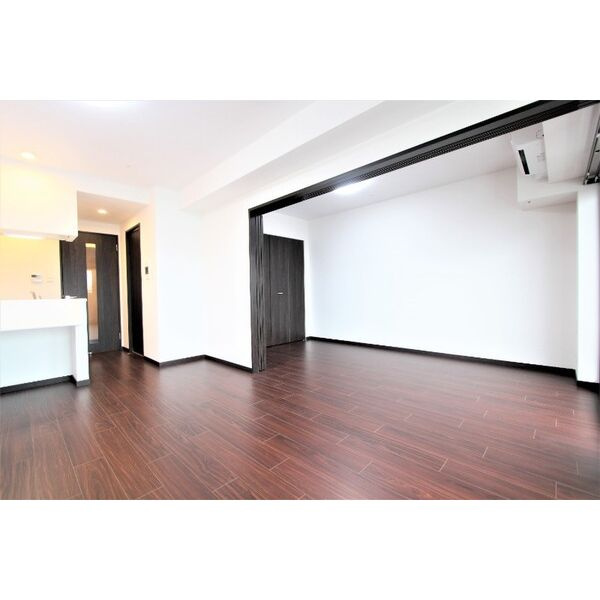 ORSUS新大阪(旧プレジオ新大阪ROUGE)の居間・リビング