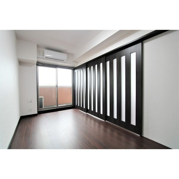 ORSUS新大阪(旧プレジオ新大阪ROUGE)の居間・リビング