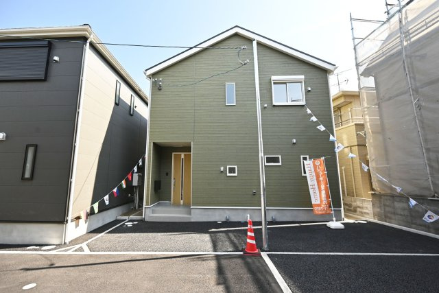 クレイドルガーデン尼崎市食満7丁目新築一戸建て｜3SLDK＋駐車1台可の外観|全4区画、駐車2台可（1台の区画有）。現在建築中ですが、室内は見学して頂けます。見学をご希望の方はお気軽にお問い合わせください。