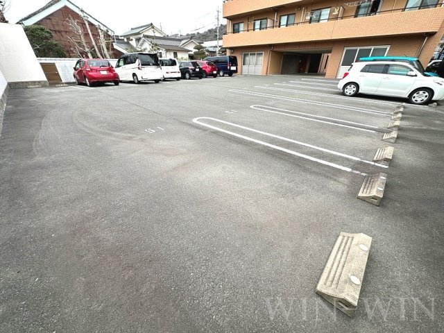 Sun Crystalの駐車場