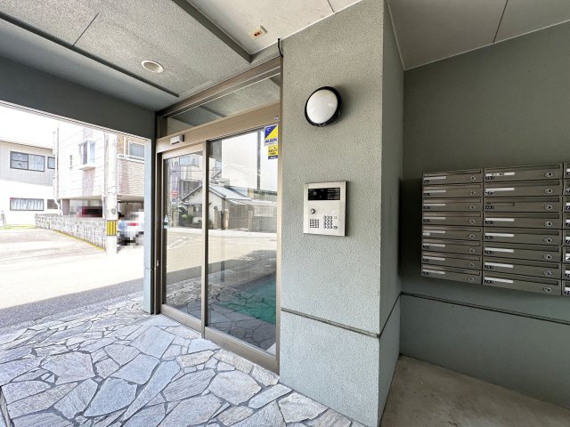 COCO北本町のエントランス