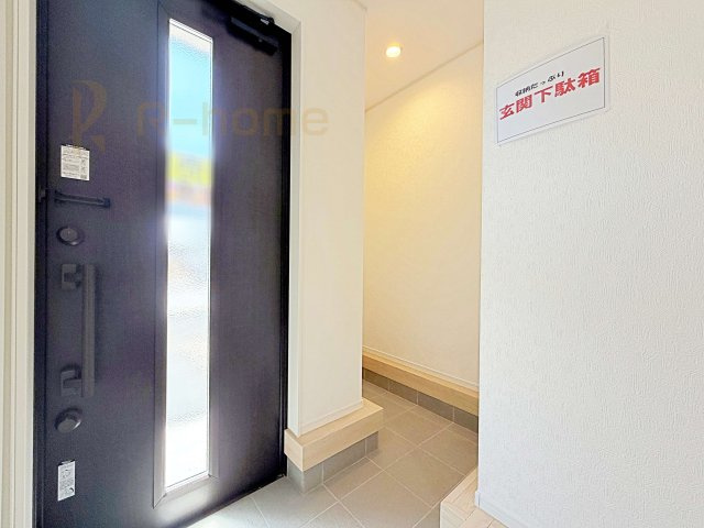 常陸大宮市姥賀町第3　新築戸建て　6号棟の玄関|ベビーカーなどもスッキリ収納できる便利なスペース♪