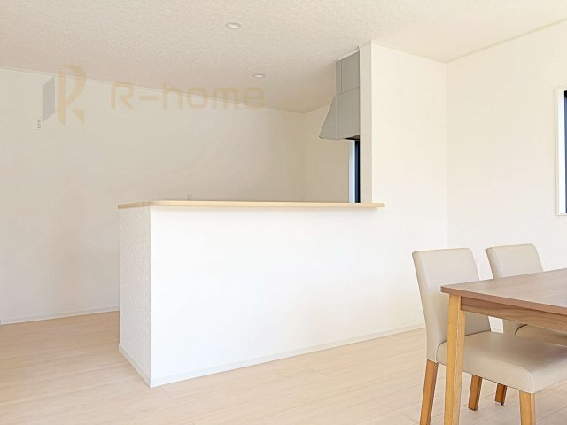 常陸大宮市姥賀町第3　新築戸建て　6号棟のキッチン|対面式で会話をしながら家事ができます♪