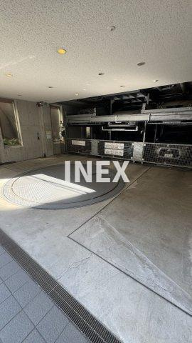 横浜市西区高島２丁目の賃貸マンションの駐車場