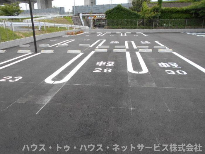 アゼリア松戸の駐車場