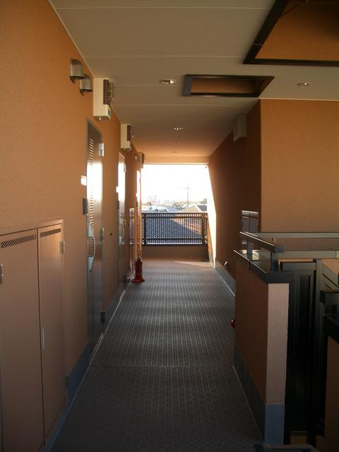 船橋市前原西１丁目の賃貸マンションのロビー