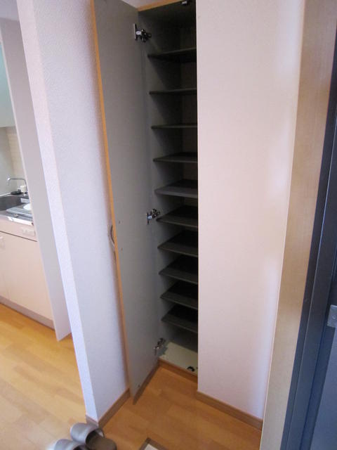 船橋市前原西１丁目の賃貸マンションの玄関