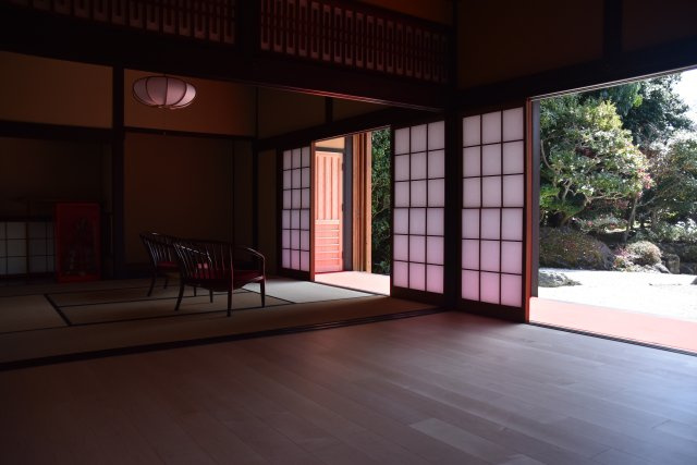 吉田神社近く 学者が愛した庭屋一如の平家の居間・リビング|サロンや迎賓館にもぴったりです