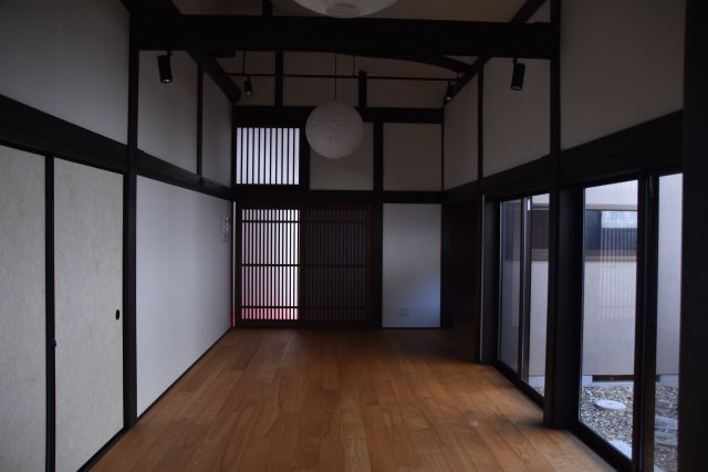 吉田神社近く 学者が愛した庭屋一如の平家の居間・リビング