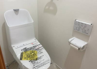 【トイレ】 | マイキャッスル椚田 | トイレは大きさや形、機能、抗菌性などが異なる多種多彩なタイプが各メーカーから出ています。それぞれに良さがあるため、事前にどういったタイプのトイレがいいのかをご家庭内で決めて、内見に行くといいでしょう。