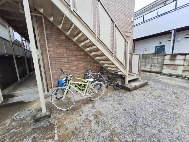 シティハイム　ブラドリーのその他共用部分|★自転車は階段下スペースへ★