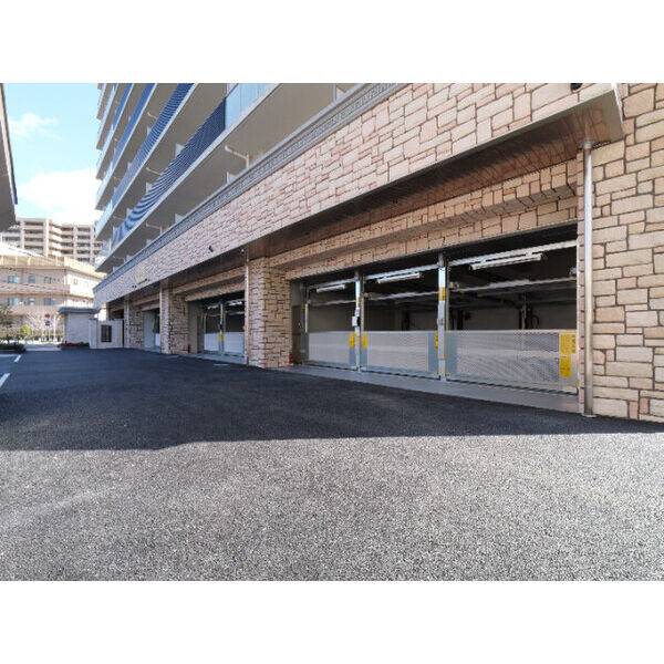 プレジオ三国ASIANの駐車場