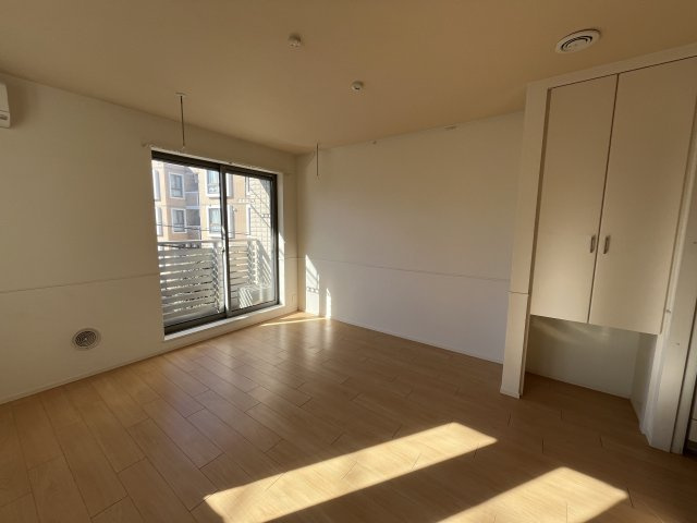 【居間・リビング】 | ジュヌセードルＢ | 居室はゆったり9.4帖！