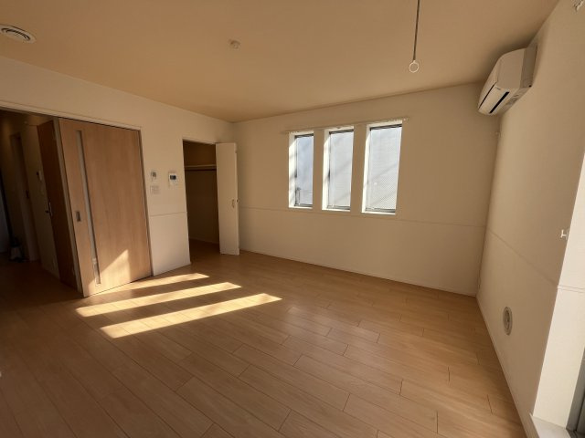 【居間・リビング】 | ジュヌセードルＢ | 南向きのお部屋になります♪