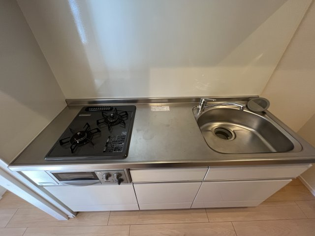 【キッチン】 | ジュヌセードルＢ | グリル付き+2口コンロ搭載！