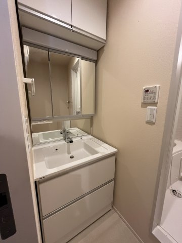 【独立洗面台】 | ジュヌセードルＢ | 3面鏡タイプで重宝しそうです！