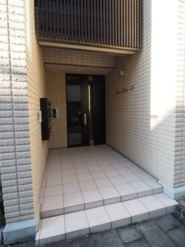 【エントランス】 | ジュヌセードルＢ | オートロック完備でセキュリティ面も安心