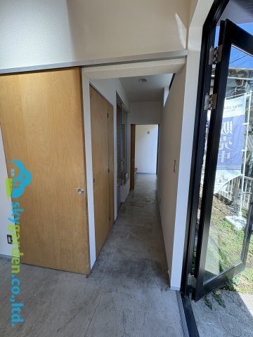 藤沢市片瀬3丁目　一戸建ての玄関|土間で奥へ
