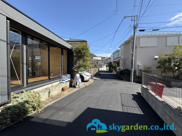 藤沢市片瀬3丁目　一戸建ての前面道路含む現地写真|前面道路含む現地写真です