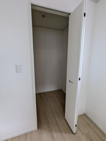 茨城町長岡第４の収納|広々クローゼットがあり、お部屋をすっきりとお使いいただけます。