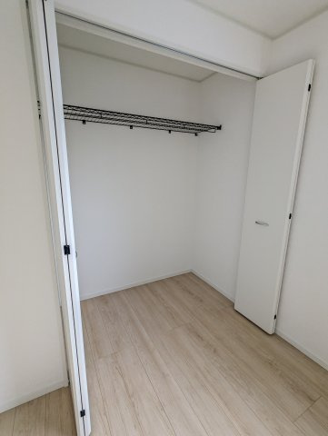 茨城町長岡第４の収納|各お部屋に収納があり、お部屋がすっきりとお使いいただけます。