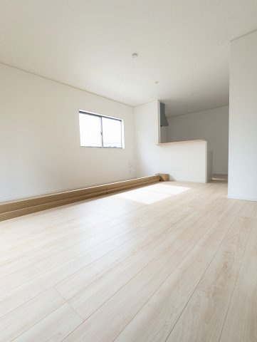 茨城町長岡第４の居間・リビング|リビングです。一日の長い時間を過ごすリビング♪自然と家族が集まれる空間！家族団らんの時間を優しく見守るリビング～
