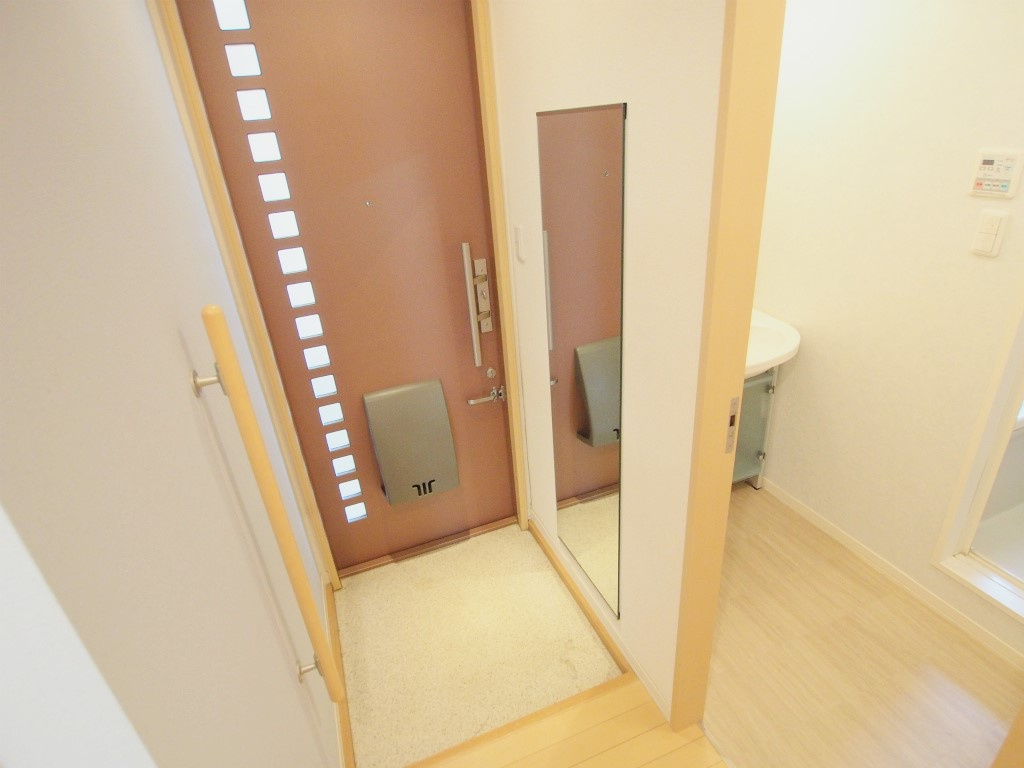 シェソワＳＡＴＳＵＮＯ　　D棟の玄関