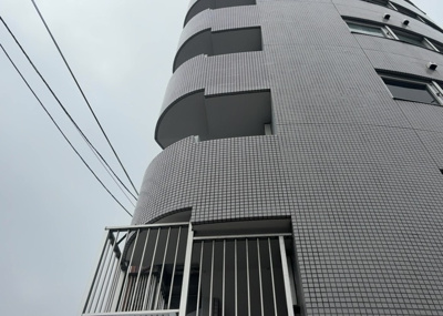 【その他共用部分】 | サンマリーナ西八王子 | 共用部分は、一棟の建物に住む区分所有者全員が共同で所有するとし、共用部分の管理、補修などは、区分所有者で形成される管理組合が行います。個人の判断で勝手に変更することはできませんので覚えておきましょう。