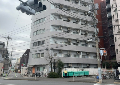 【外観】 | サンマリーナ西八王子 | 隣家の土地はどうなっているのか、生活利便施設が近くにあるのか、学校まで近いかなど、お客様のライフスタイルにあわせたイメージが重要です。また、近くにあると困る施設が近くにないかも確認するといいでしょう。