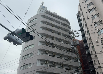 【外観】 | サンマリーナ西八王子 | 眺望の良さを楽しめるダイニングキッチンで家族団らんの時間を過ごしてはいかがでしょうか。バルコニーから見える景色を家族で眺める時間は、時間が経つのを忘れてしまいそうですね。是非、現地を見に行きましょう！