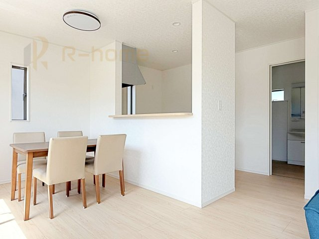 常陸大宮市姥賀町第3　新築戸建て　8号棟のキッチン|対面式で会話をしながら家事ができます♪