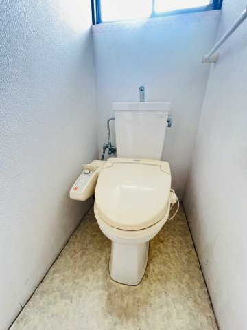 塩屋町9丁目貸家のトイレ