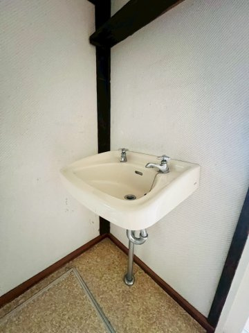 塩屋町9丁目貸家の洗面所