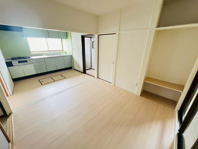 塩屋町9丁目貸家の居間・リビング