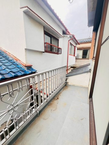 塩屋町9丁目貸家のバルコニー