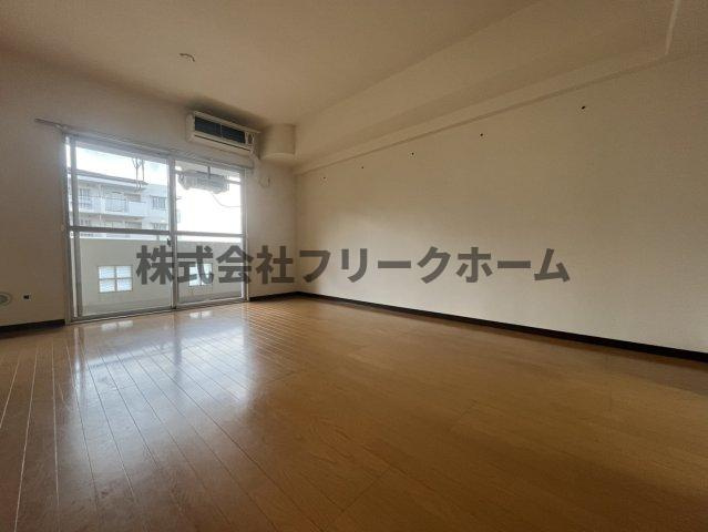 小金井市梶野町３丁目の賃貸マンションの居間・リビング