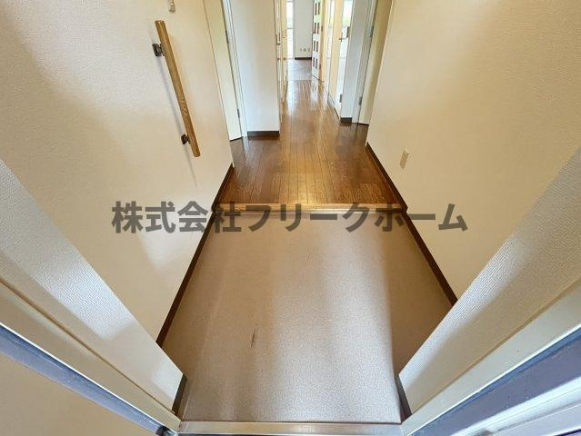 小金井市梶野町３丁目の賃貸マンションの玄関