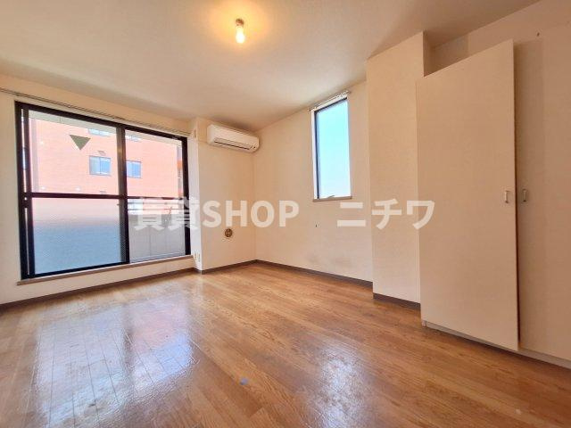 アーバンコート田村の居間・リビング|★陽の差し込む洋室★