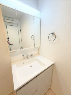 【独立洗面台】 | 【仲介手数料２４０万円が無料！】■南庭■車２台可■住宅性能評価６項目で最高評価 | 諸費用２４０万円が無料！
決算特別キャンペーン！
■車２台可
■南庭
■陽当り良好
■住宅性能評価６項目で最高評価
■太陽光発電
■ＺＥＨ水準住宅
■省エネ性能ラベル
■高断熱住宅