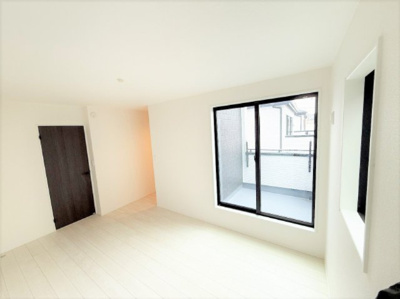 【洋室】 | 【仲介手数料２４０万円が無料！】■南庭■車２台可■住宅性能評価６項目で最高評価 | 諸費用２４０万円が無料！
決算特別キャンペーン！
■車２台可
■南庭
■陽当り良好
■住宅性能評価６項目で最高評価
■太陽光発電
■ＺＥＨ水準住宅
■省エネ性能ラベル
■高断熱住宅