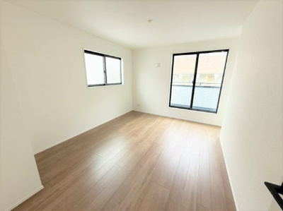 【洋室】 | 【仲介手数料２４０万円が無料！】■南庭■車２台可■住宅性能評価６項目で最高評価 | 諸費用２４０万円が無料！
決算特別キャンペーン！
■車２台可
■南庭
■陽当り良好
■住宅性能評価６項目で最高評価
■太陽光発電
■ＺＥＨ水準住宅
■省エネ性能ラベル
■高断熱住宅