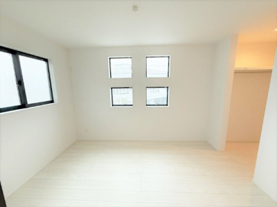 【洋室】 | 【仲介手数料２４０万円が無料！】■南庭■車２台可■住宅性能評価６項目で最高評価 | 諸費用２４０万円が無料！
決算特別キャンペーン！
■車２台可
■南庭
■陽当り良好
■住宅性能評価６項目で最高評価
■太陽光発電
■ＺＥＨ水準住宅
■省エネ性能ラベル
■高断熱住宅