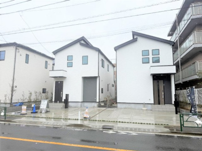 【外観】 | 【仲介手数料２４０万円が無料！】■南庭■車２台可■住宅性能評価６項目で最高評価 | 決算特別キャンペーン！
家計応援サービスの限界に挑戦中！
「物件概要」の「諸費用」欄をご覧下さい！
■車２台可
■南庭
■住宅性能評価６項目で最高評価
■太陽光発電
■ＺＥＨ水準
■省エネ性能ラベル