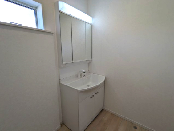 茨城町長岡第４の独立洗面台|洗面室～シャキット！一日を始める朝も素顔に戻る夜も、洗面室から～！（同施工物件写真）
