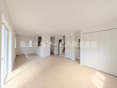 【居間・リビング】 | 田方郡函南町柏谷 2期 新築一戸建て 3号棟 | リビングです