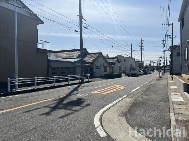 碧南市春日町第1　全2棟　1号棟の前面道路含む現地写真