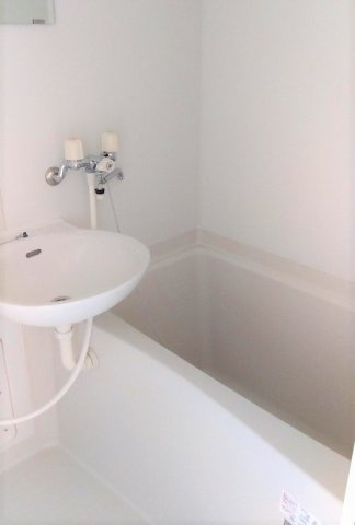 レオパレス天王台の浴室|落ち着いた空間のお風呂です