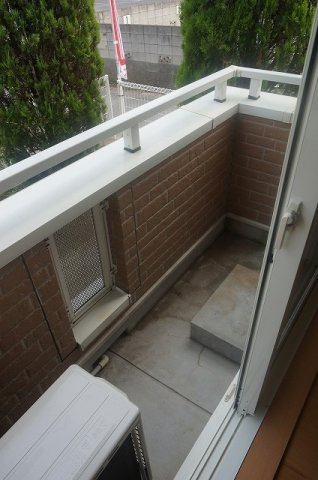 グレイスフルⅡのバルコニー|暖かな日差しのふりそそぐバルコニー